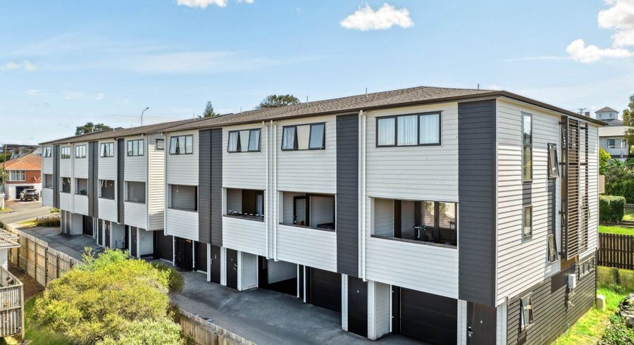  at 8/701 Hillsborough Road, Mount Roskill, Auckland City, Auckland