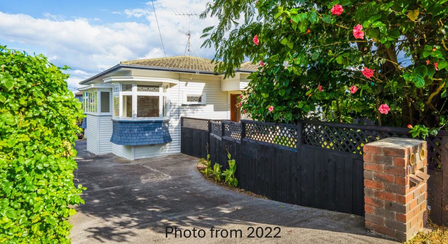  at 26 Waiohua Road, Greenlane, Auckland City, Auckland