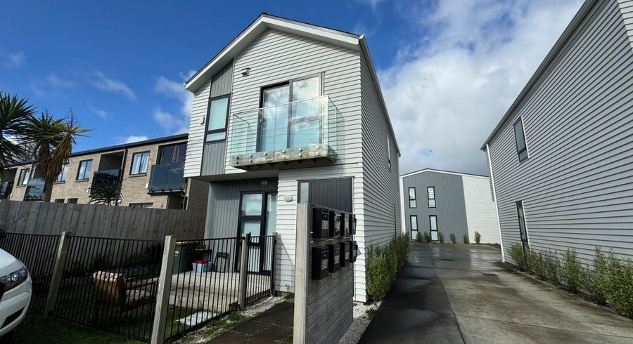  at 2/4 Bittern Place, Henderson, Waitakere City, Auckland