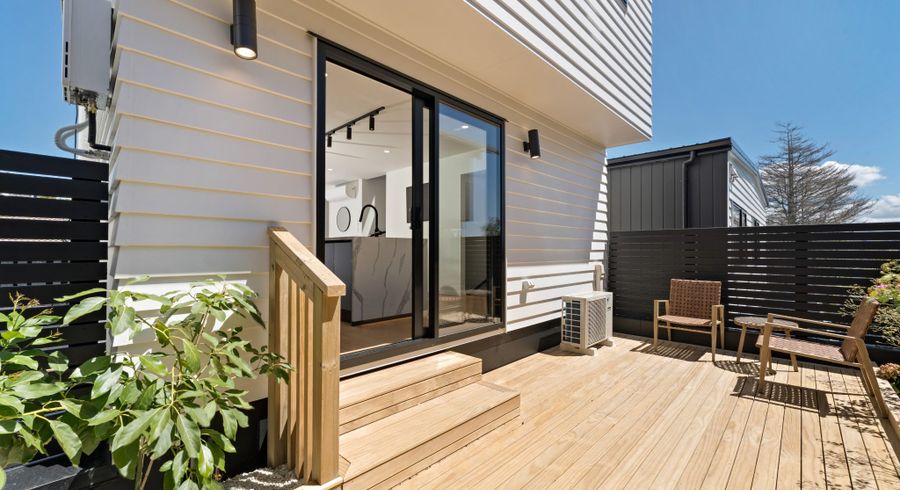  at 2/42 Velma Road, Hillcrest, North Shore City, Auckland