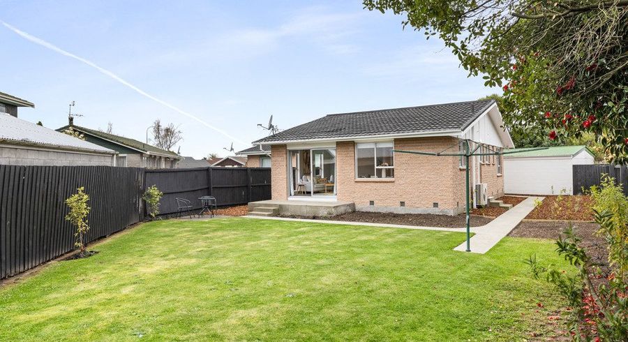  at 2/18 Manuel Place, Bishopdale, Christchurch