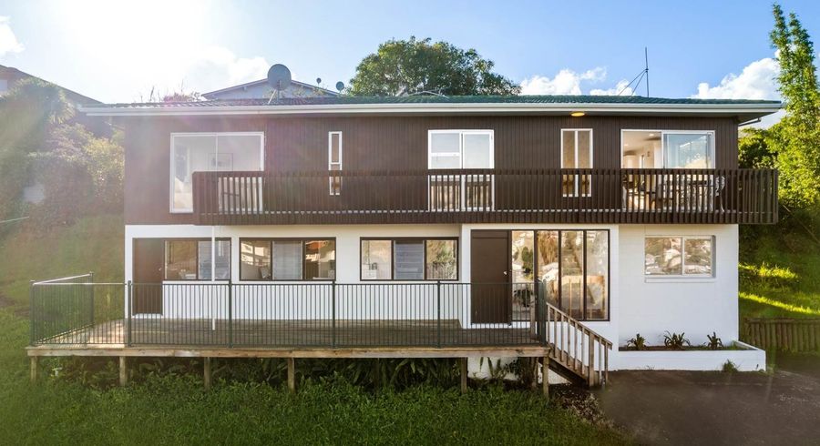  at 52 Chequers Avenue, Glenfield, North Shore City, Auckland
