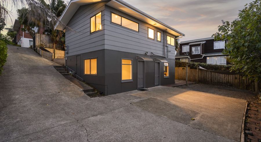  at 2/14 Chequers Avenue, Glenfield, Auckland