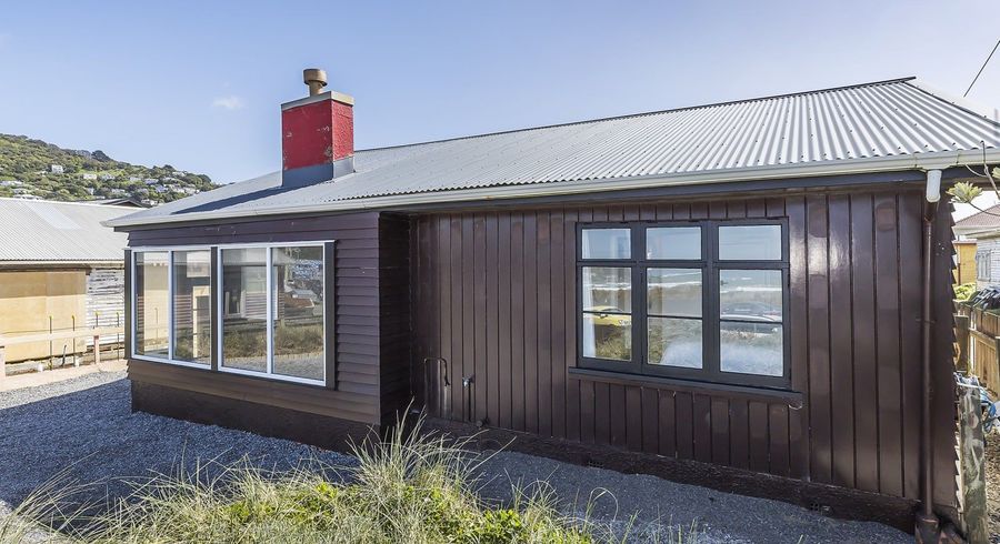  at 1/48 Lyall Parade, Lyall Bay, Wellington