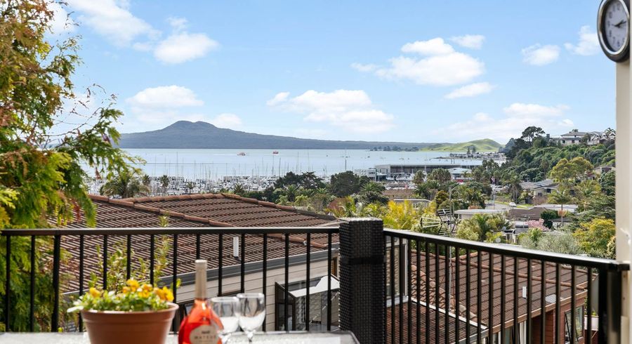  at 2/30 Mark Edward Drive, Half Moon Bay, Auckland