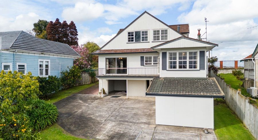 at 52 Forest Lake Road, Forest Lake, Hamilton