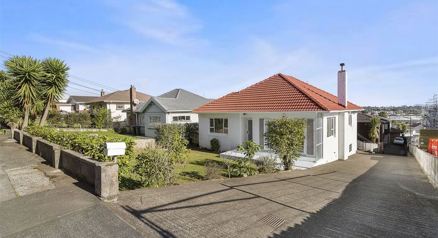  at 13 Hayr Road, Three Kings, Auckland