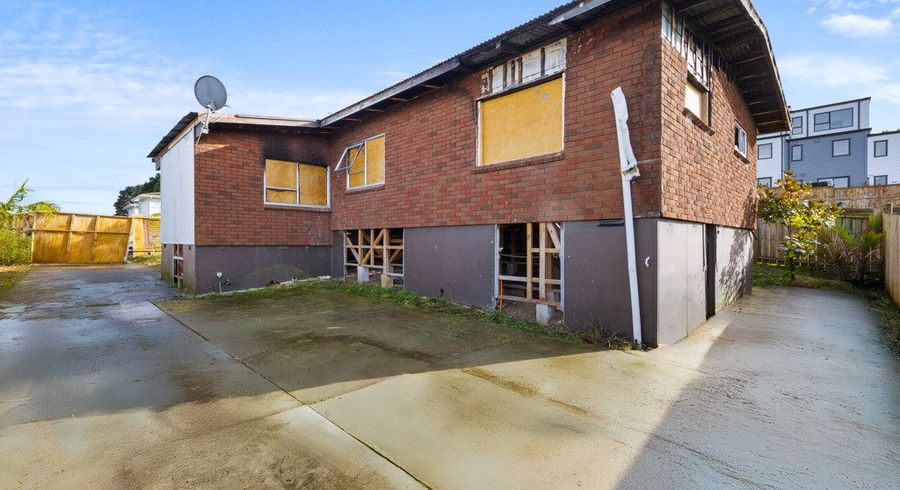  at 13 Cedar Heights Avenue, Massey, Waitakere City, Auckland