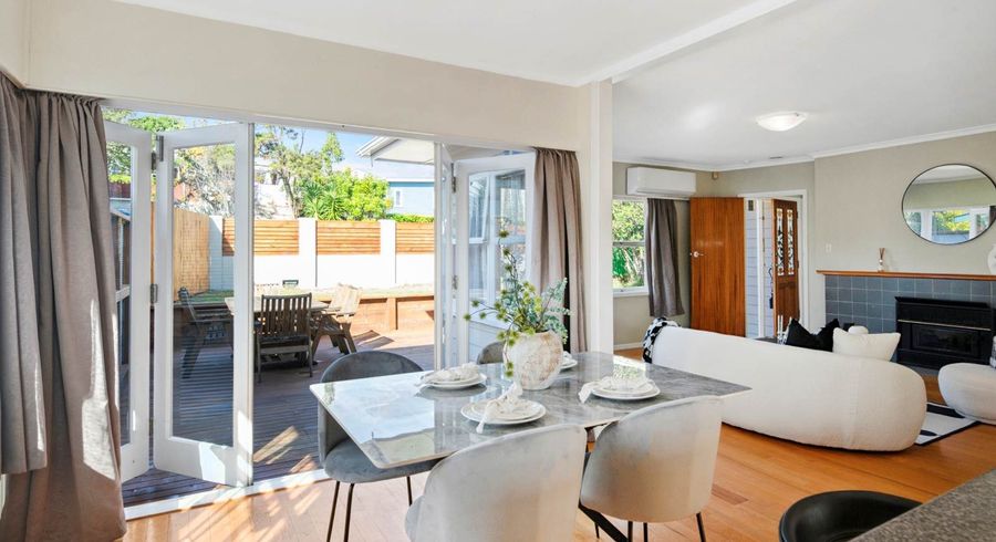  at 4 Madison Place, Forrest Hill, North Shore City, Auckland