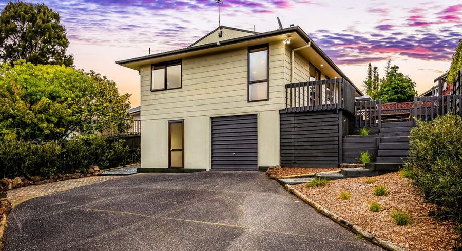  at 2/4 Elizabeth Drive, West Harbour, Waitakere City, Auckland