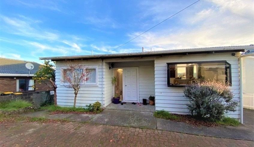  at 4 Sheehan Road, Te Atatu South, Waitakere City, Auckland
