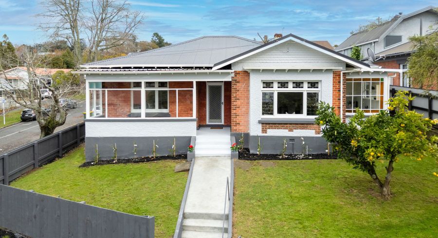  at 8 Pembroke Lane, Hamilton Lake, Hamilton, Waikato