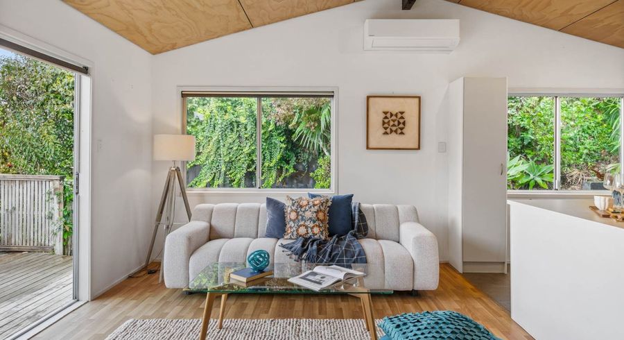  at 1/61 Glamorgan Drive, Torbay, North Shore City, Auckland