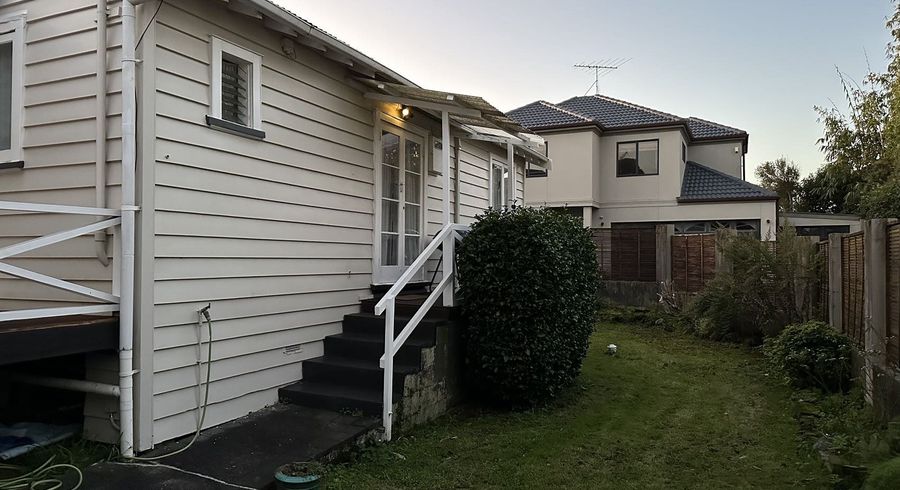  at 1/25 Seccombes Road, Newmarket, Auckland City, Auckland