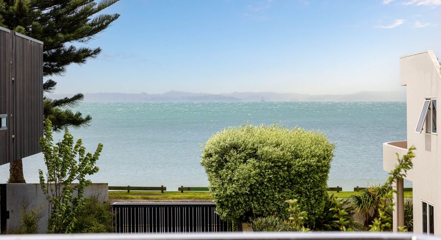  at 2/4 Rogers Avenue, Eastern Beach, Manukau City, Auckland