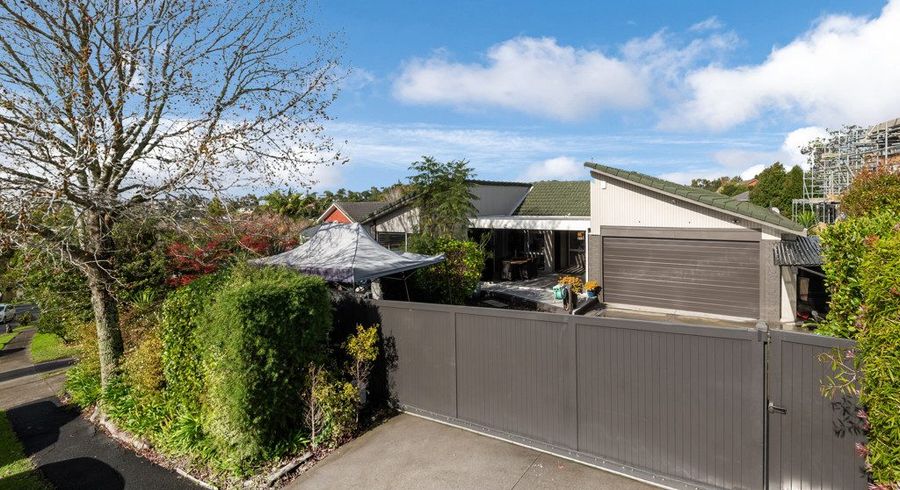  at 127 Oaktree Avenue, Browns Bay, North Shore City, Auckland