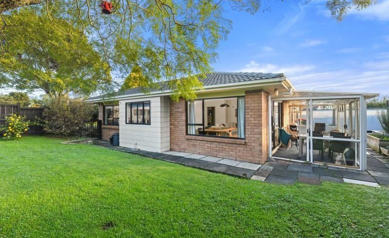  at 2/3 Skilling Place, Farm Cove, Manukau City, Auckland