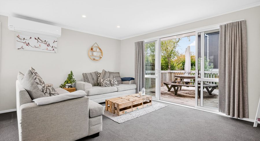  at 6A Magdalen Place, West Harbour, Waitakere City, Auckland