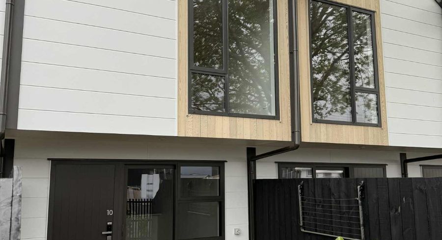  at 10/17 Norcross Avenue, Henderson, Waitakere City, Auckland
