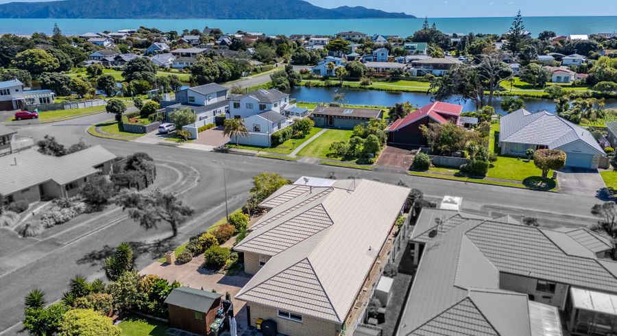  at 3 Te Ropata Place, Waikanae Beach, Waikanae