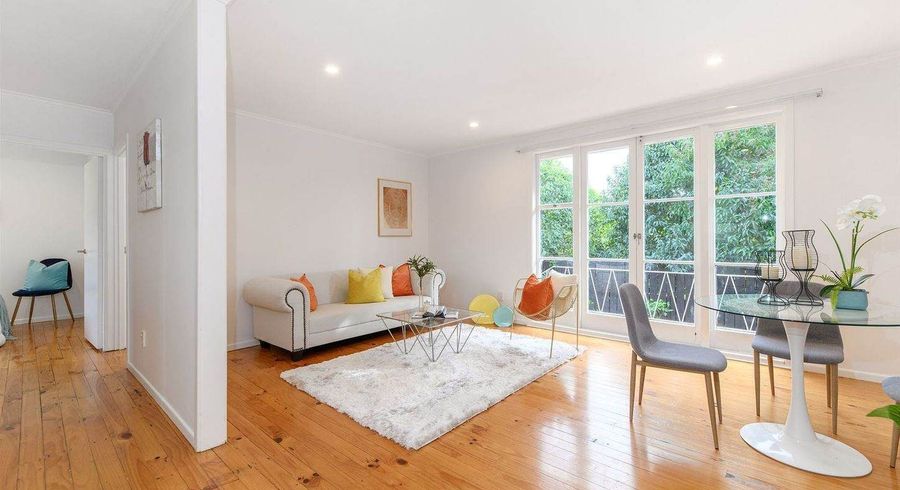  at 2/4 Leonard Road, Mount Wellington, Auckland City, Auckland