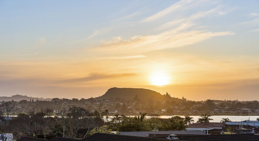  at 19 Caithness Place, Farm Cove, Auckland