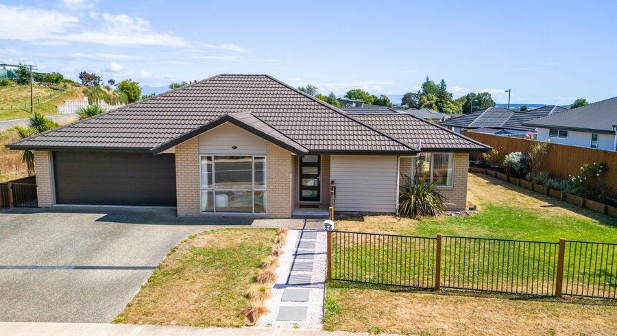  at 26 Pine Crest Drive, Richmond