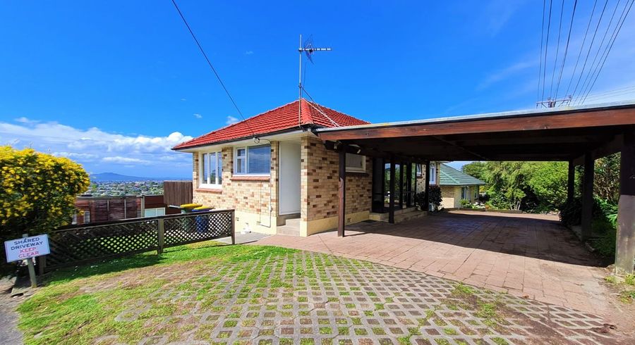  at 2/177 Glenfield Road, Hillcrest, Auckland