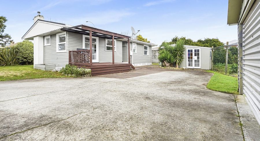  at 1 Kelvin Place, Hamilton East, Hamilton