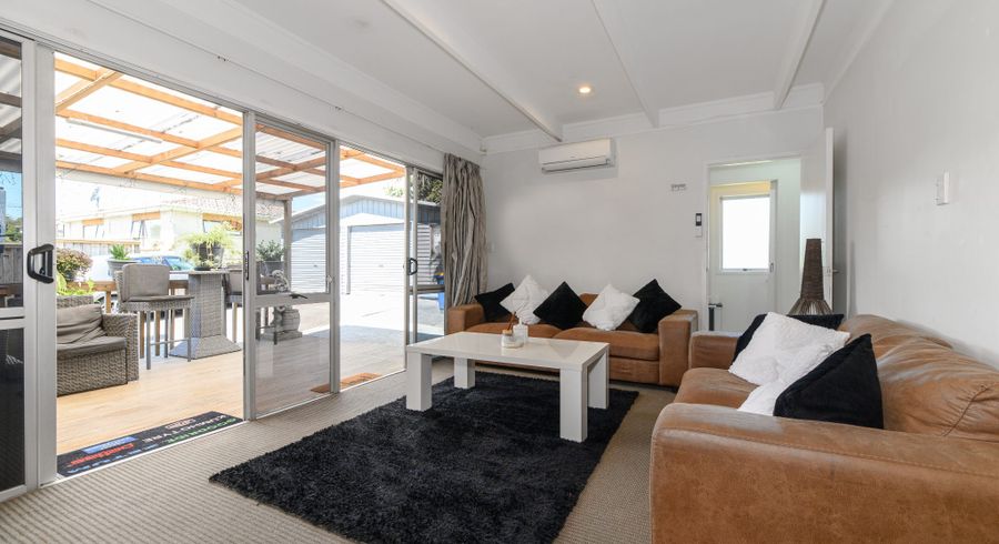  at 2/24 Newington Road, Henderson, Waitakere City, Auckland