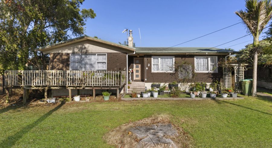  at 7 Fairclough Road, Beach Haven, North Shore City, Auckland