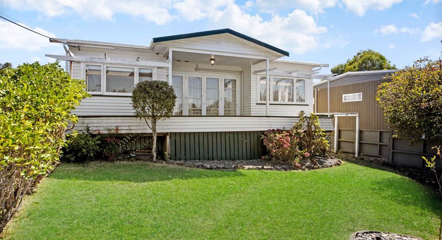  at 67 Cliff View Drive, Green Bay, Auckland