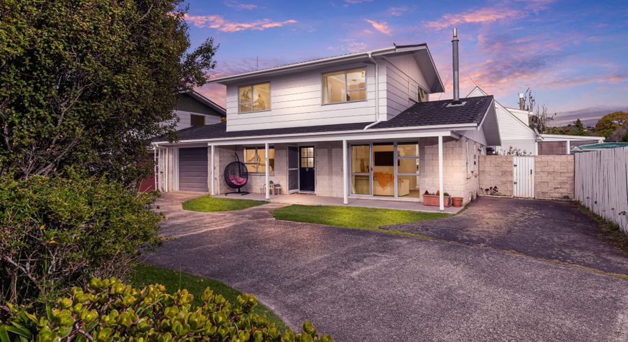  at 1/10 Mannering Place, Hillcrest, North Shore City, Auckland