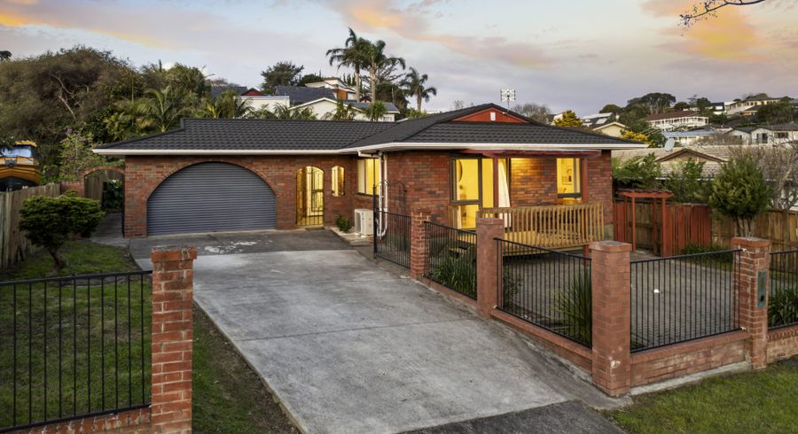  at 122 Norman Lesser Drive, Saint Johns, Auckland