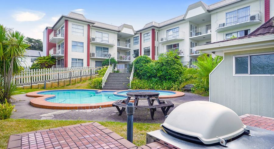  at 2/10 Hunter Street, Hamilton Lake, Hamilton, Waikato