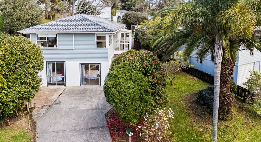  at 32 Normanton Street, Glenfield, North Shore City, Auckland