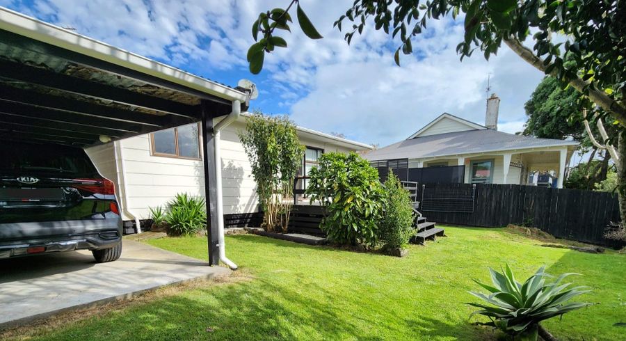  at 2/16 Saint Lukes Road, Mount Albert, Auckland City, Auckland