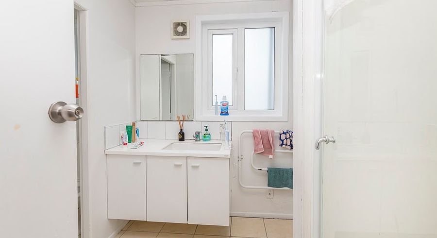  at 2/87 Rintoul Street (ONLY 2-weeks bond), Newtown, Wellington, Wellington