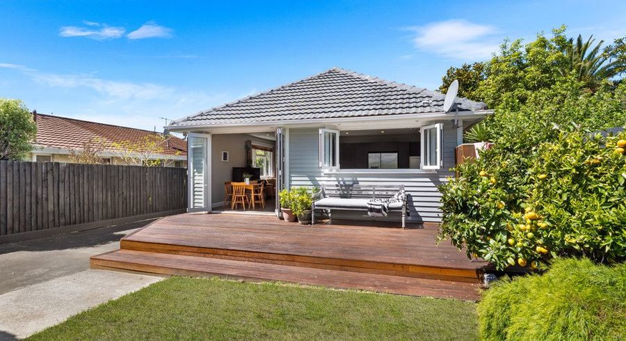  at 8 Whitfield Street, Sumner, Christchurch City, Canterbury