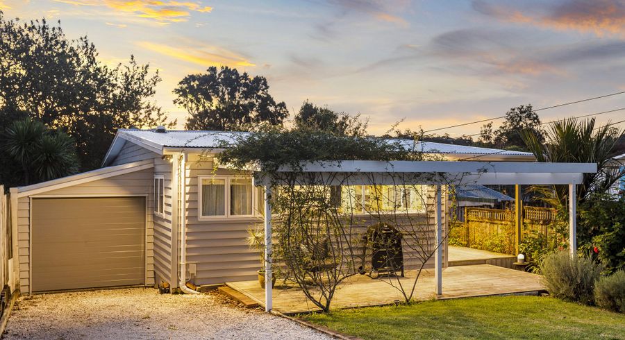  at 1/10 Cresta Avenue, Beach Haven, Auckland