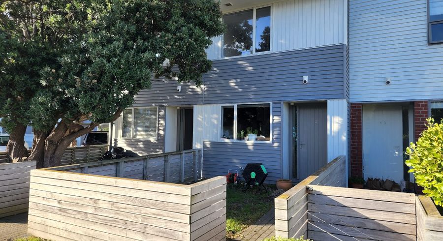  at 16 Stone Street, Miramar, Wellington