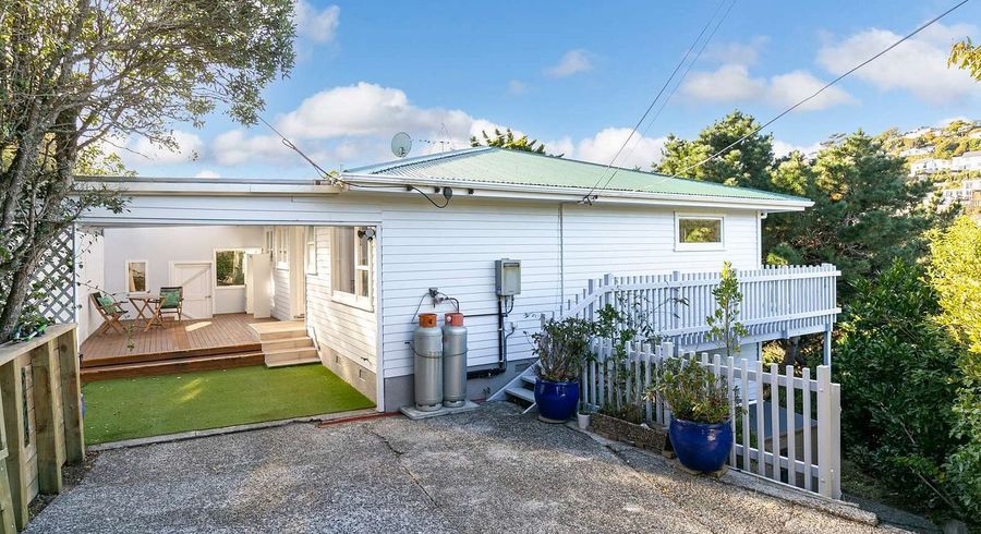 at 70 Dominion Park Street, Johnsonville, Wellington