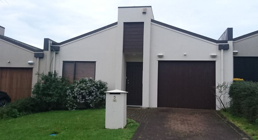  at 5 Bunker Rise, Golflands, Auckland