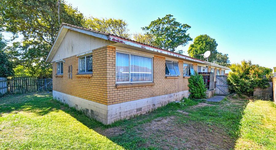  at 2/95 Motatau Road, Papatoetoe, Auckland