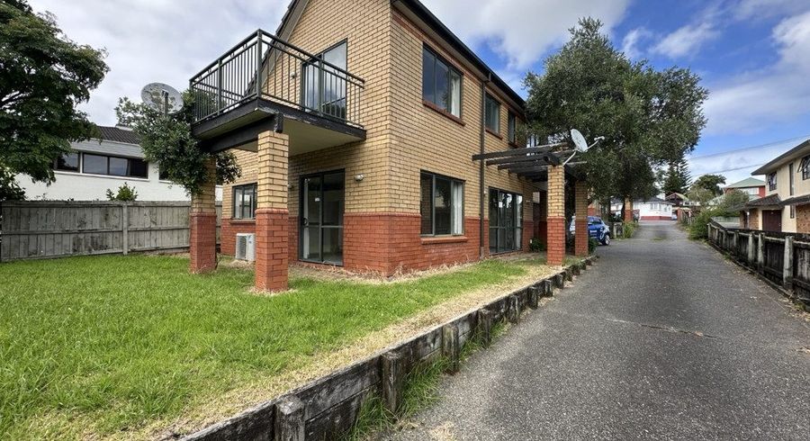  at 2/286 Richardson Road, Mount Roskill, Auckland City, Auckland