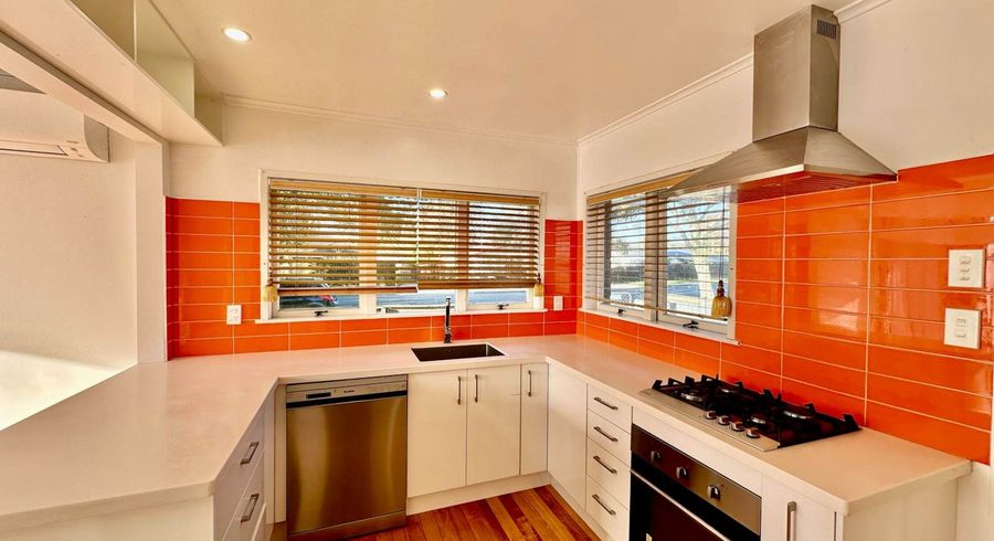  at 1/6 Chartwell Avenue, Glenfield, North Shore City, Auckland