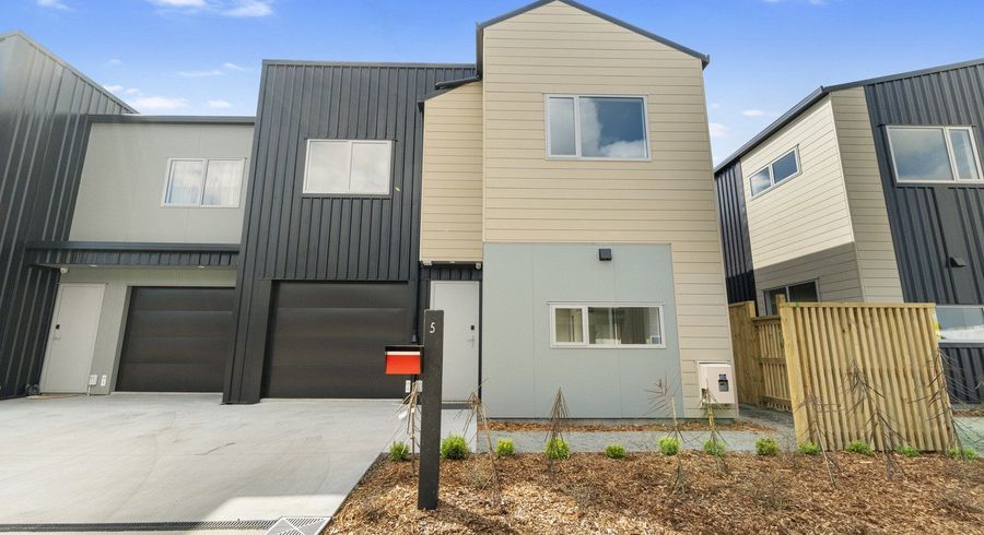  at 5 Selkirk Lane, Hamilton Lake, Hamilton, Waikato