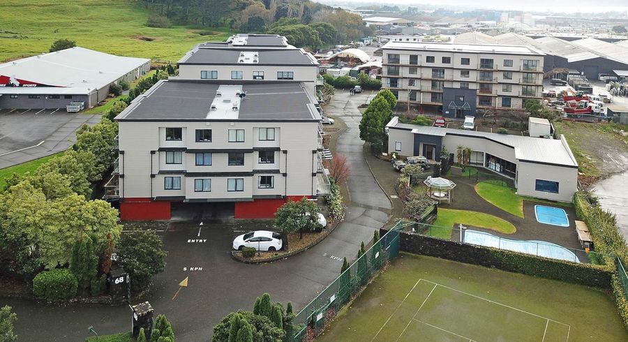  at 51/68 Mountain Road, Mount Wellington, Auckland