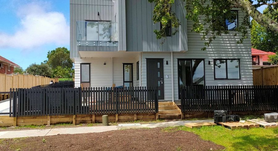  at 4/21 Humphrey Kemp Ave, Te Atatu South, Waitakere City, Auckland