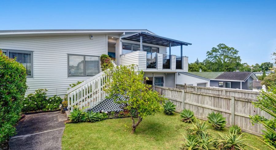  at 1/2 Pavola Grove, Glenfield, Auckland